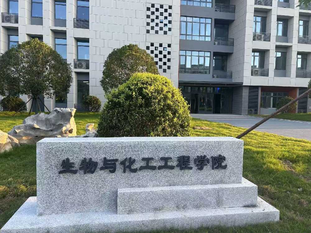 自贡市扬州职业大学体育场高杆灯项目